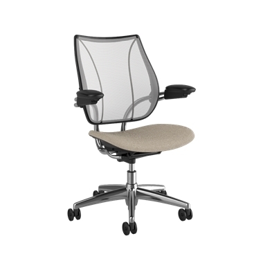 Liberty bureaustoel, rugleuning in Pinstripe White, zitting van Hallingdal 65 0200, gepolijst frame met zwarte details