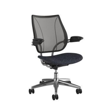 Liberty bureaustoel, rugleuning in Pinstripe Black, zitting van Vanir 0693, gepolijst frame met zwarte details